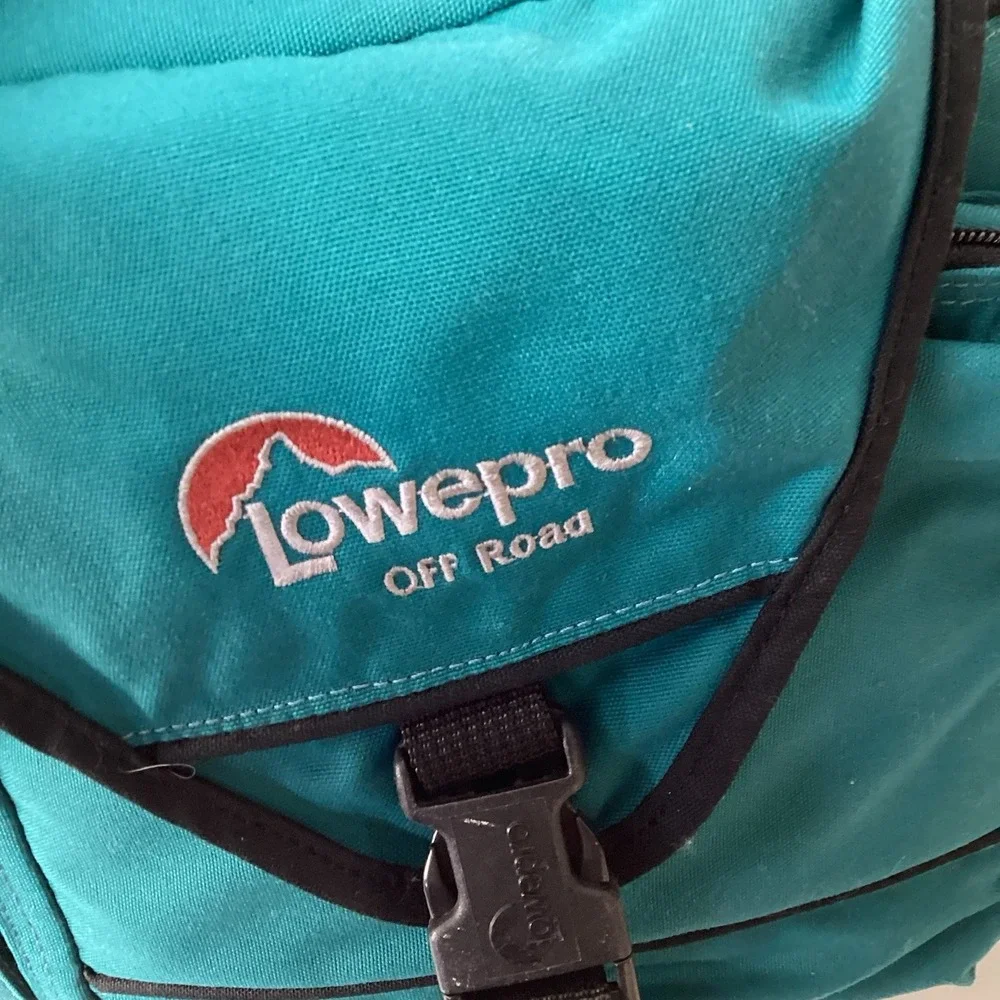 LOWEPRO OFF ROAD MULTI CAMERA SHOULDER BAG W/ SIDE LENS CASES GREAT CONDITION